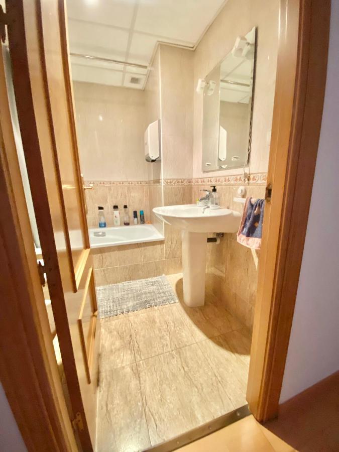 Roni Rooms 살루 외부 사진